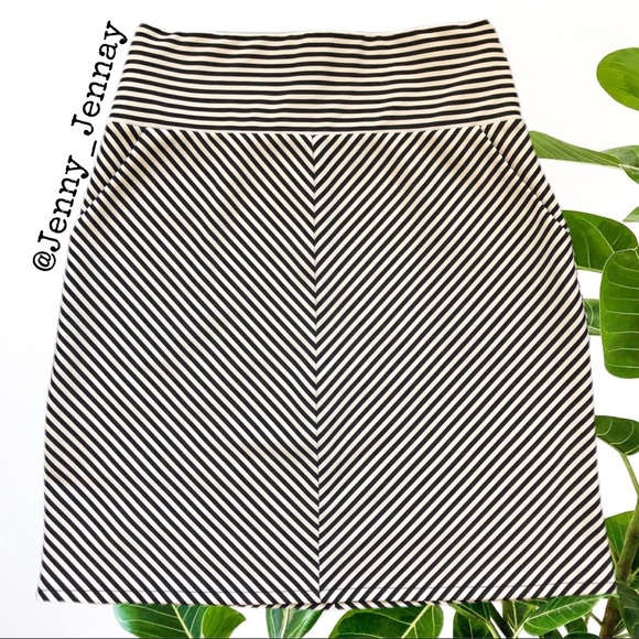 Apt. 9 Dresses & Skirts - Apt. 9 A-Line Black White Striped Skirt Size Med